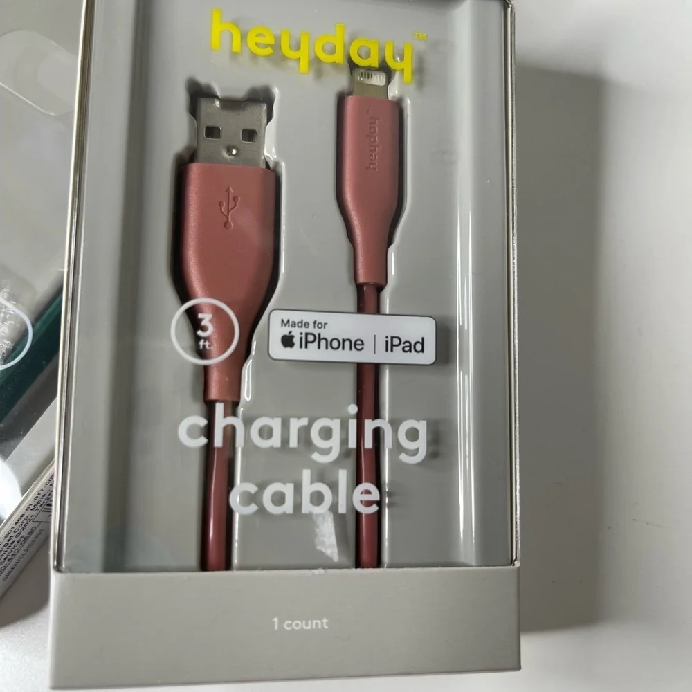 heyday Apple iPhone 12/iPhone 12 Pro Case. heyday USB-A Round Cable